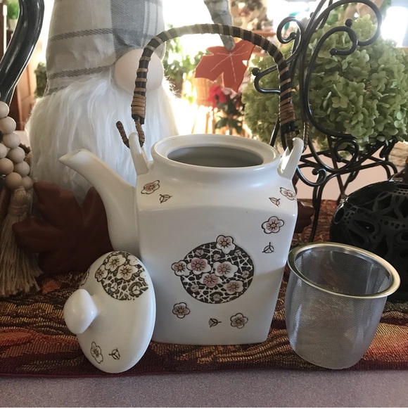 ADELINE Fine Porcelain Chinese Tea Service - Picture 4 of 11